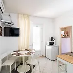公寓 Nikolina Lu - One-bedroom With Balcony *