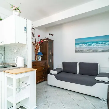 Nikolina Lu - One-bedroom With Balcony 公寓