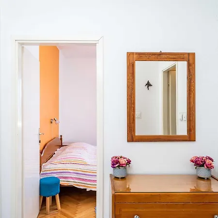 Nikolina Lu - One-bedroom With Balcony