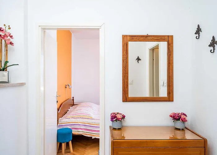 Nikolina Lu - One-bedroom With Balcony