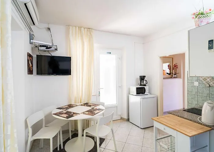 아파트 Nikolina Lu - One-bedroom With Balcony *