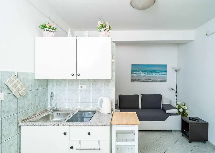 Nikolina Lu - One-bedroom With Balcony 룸바르다